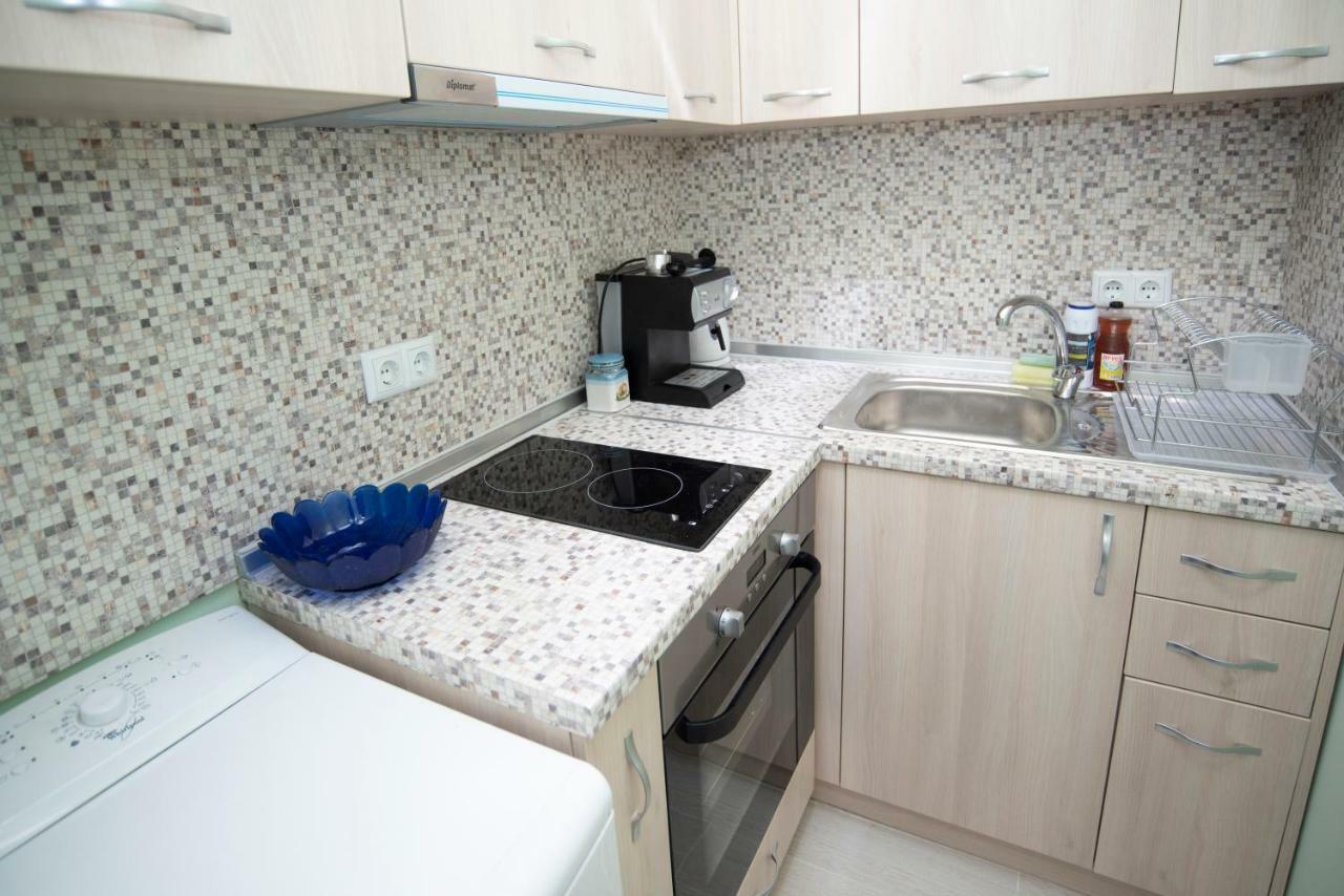 Lynn'S Oasis-Ocean Touch In Core Downtown Apartment Burgas Exterior photo